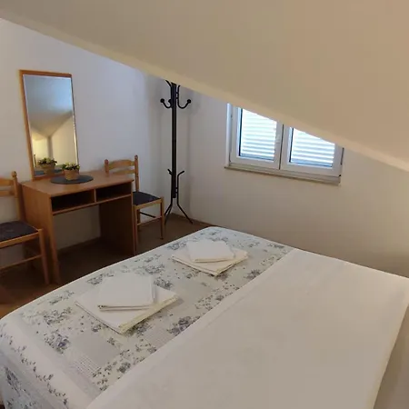Apartman In Mit Schoener Terrasse Crikvenica