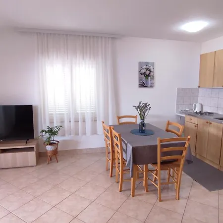 Apartman In Mit Schoener Terrasse