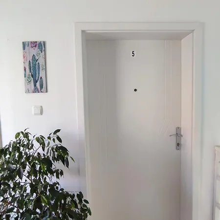 Apartman In Mit Schoener Terrasse Crikvenica